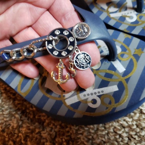 Guess Sandals - Picture 3 of 4